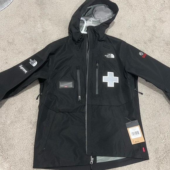 Supreme®/The North Face® Summit Series Rescue Mountain Pro Jacket. - Picture 8 of 10